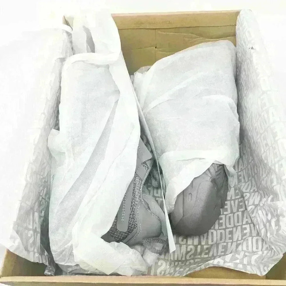 BRAND NEW IN BOX Steve Madden Possession Sneaker Charcoal Color - Picture 3 of 9